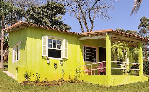 Frente de casas pintadas em diversas cores: 14 modelos e idéias